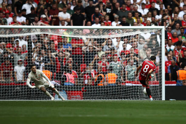 而裁判竟示 而裁判竟示